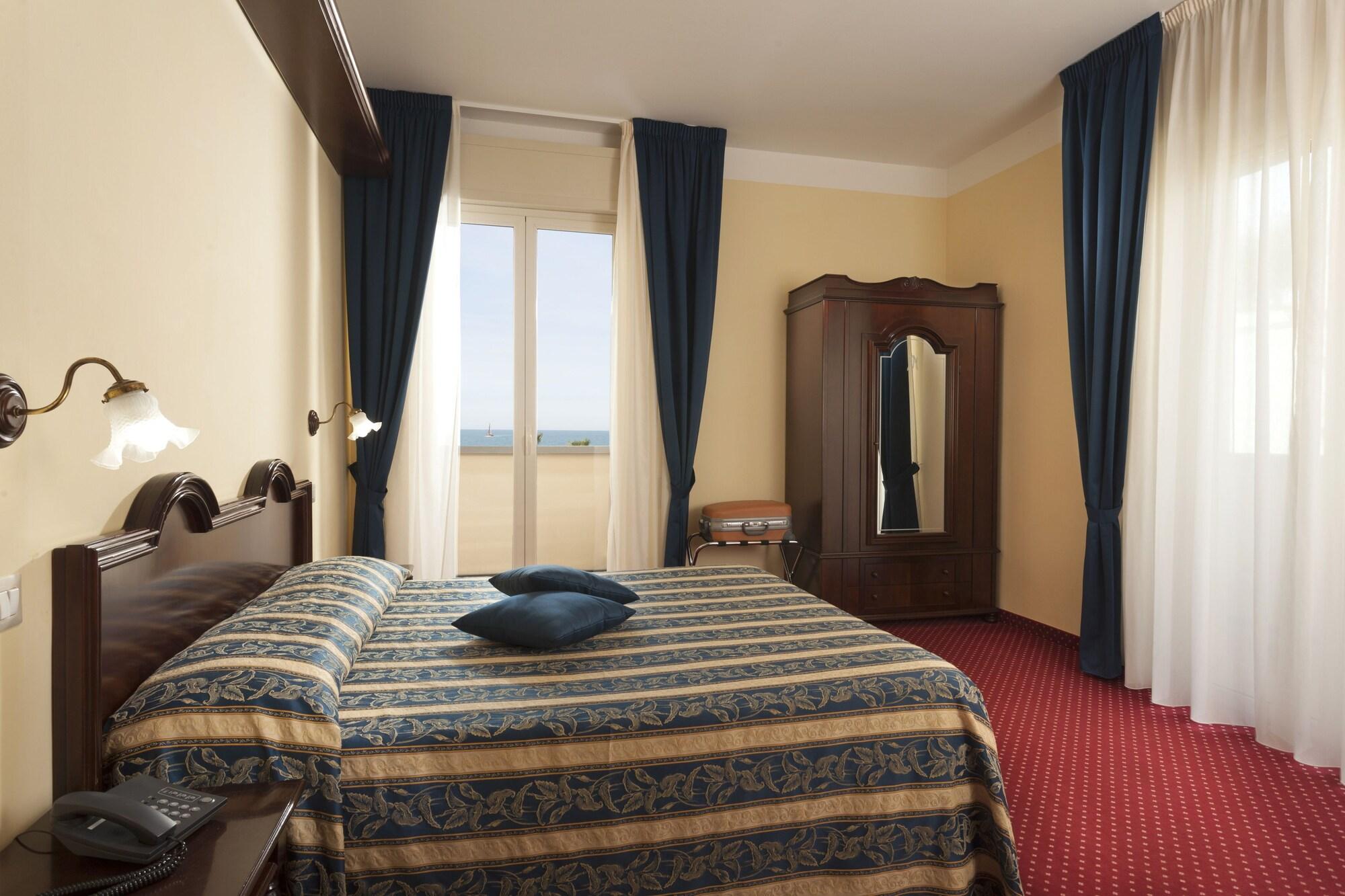 Hotel Milano Helvetia Riccione Buitenkant foto