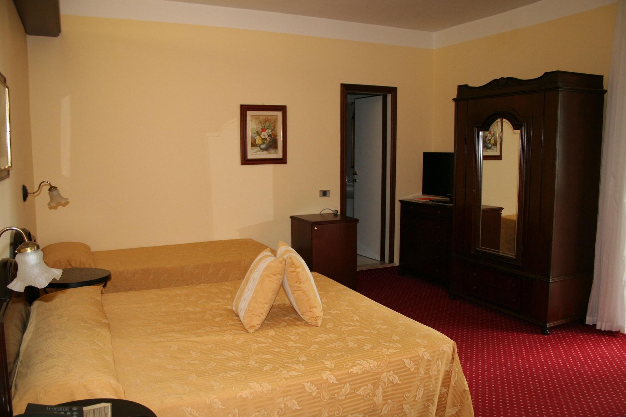Hotel Milano Helvetia Riccione Buitenkant foto