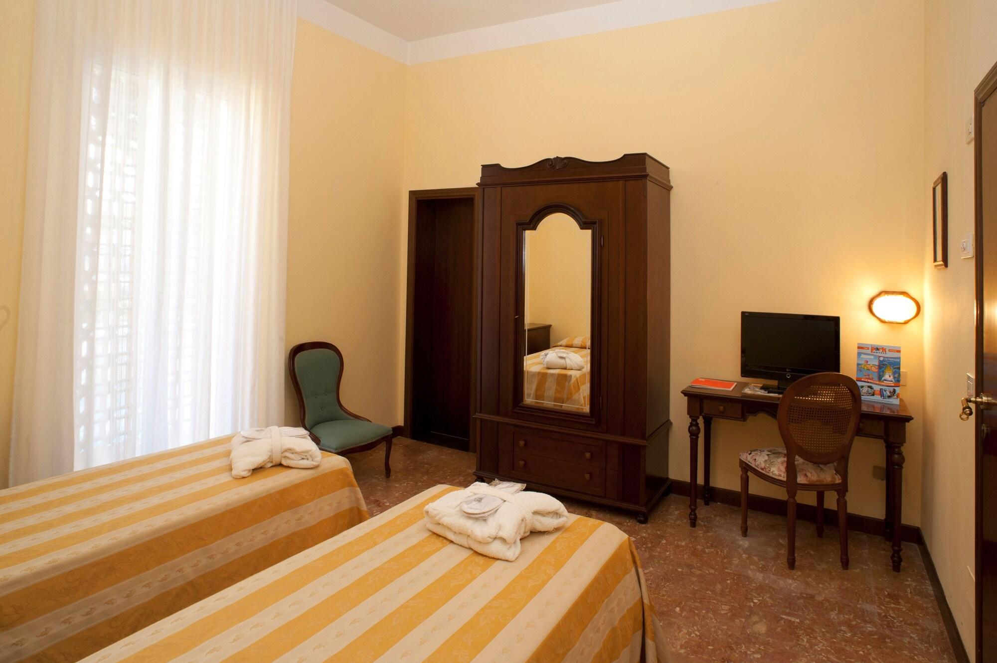 Hotel Milano Helvetia Riccione Buitenkant foto