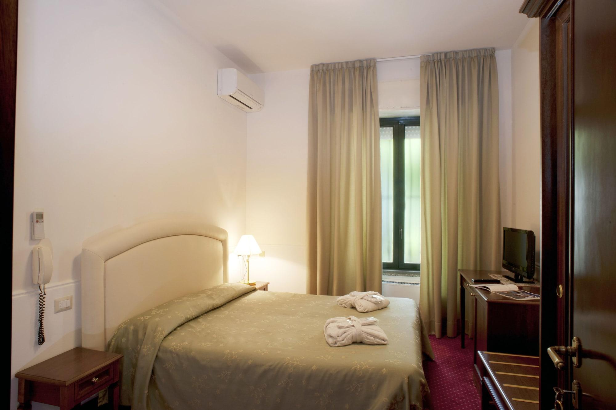 Hotel Milano Helvetia Riccione Buitenkant foto