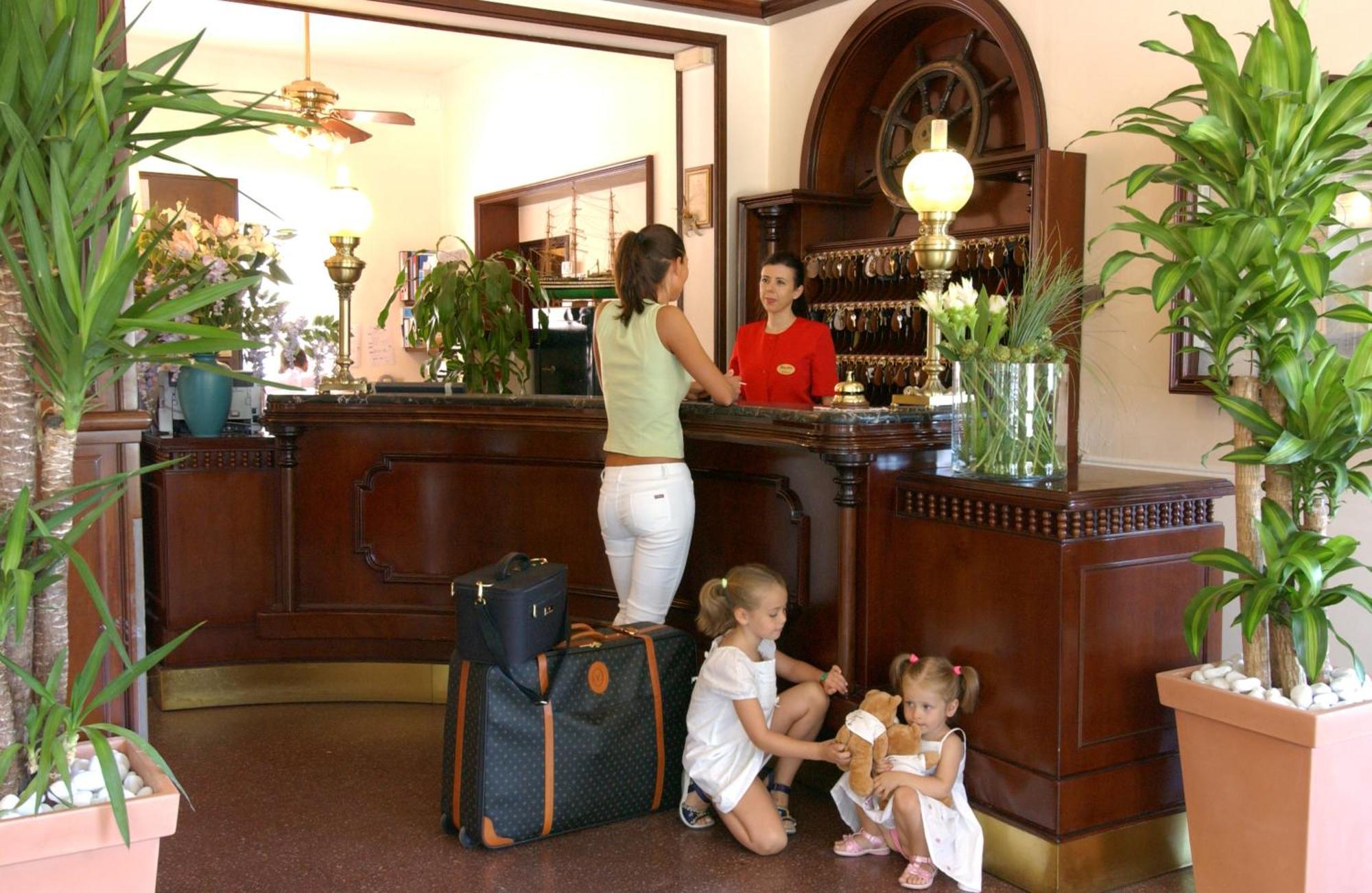 Hotel Milano Helvetia Riccione Buitenkant foto