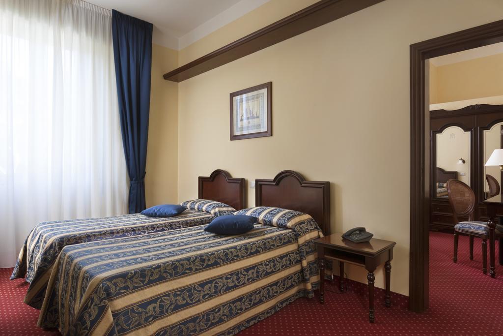 Hotel Milano Helvetia Riccione Buitenkant foto