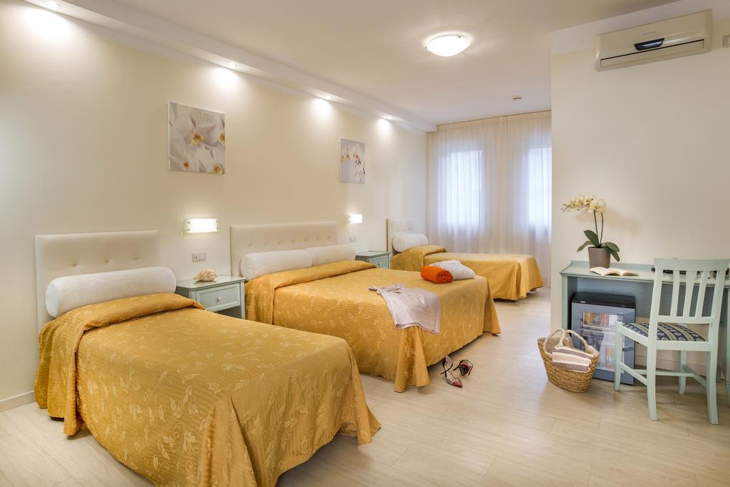 Hotel Milano Helvetia Riccione Buitenkant foto