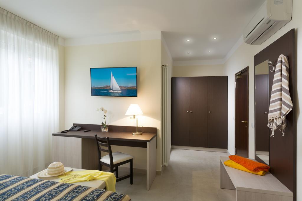 Hotel Milano Helvetia Riccione Buitenkant foto