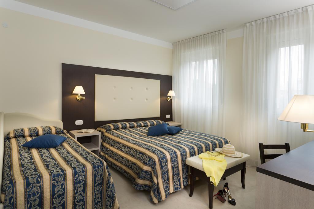 Hotel Milano Helvetia Riccione Buitenkant foto