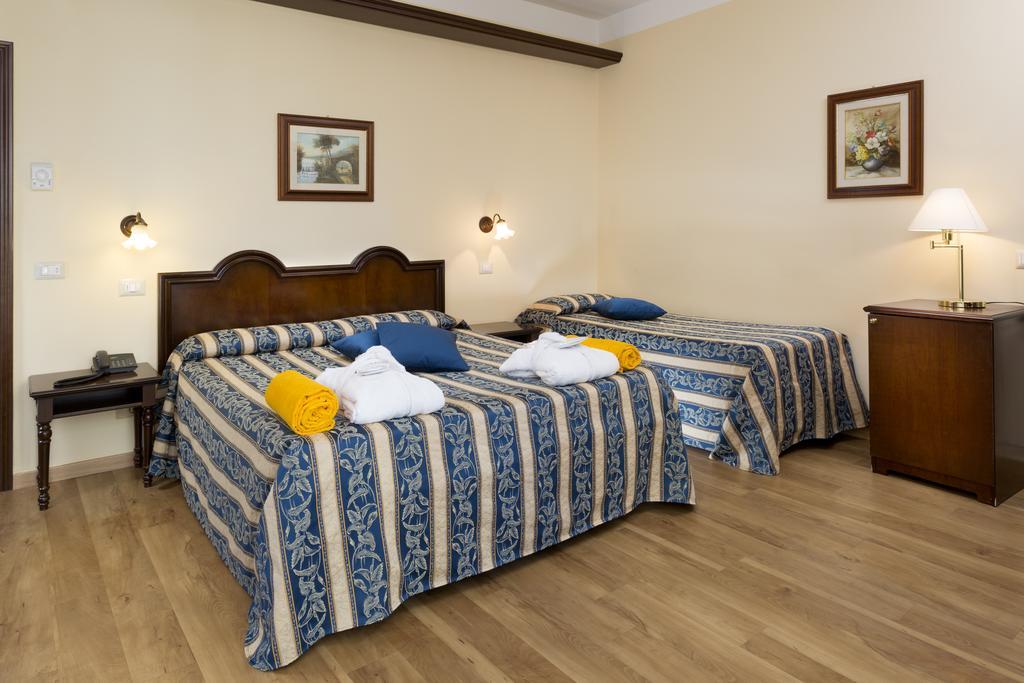 Hotel Milano Helvetia Riccione Buitenkant foto