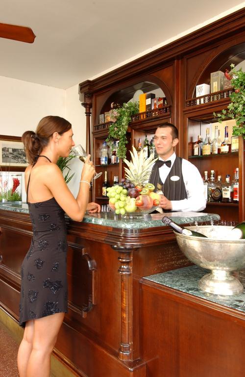 Hotel Milano Helvetia Riccione Buitenkant foto