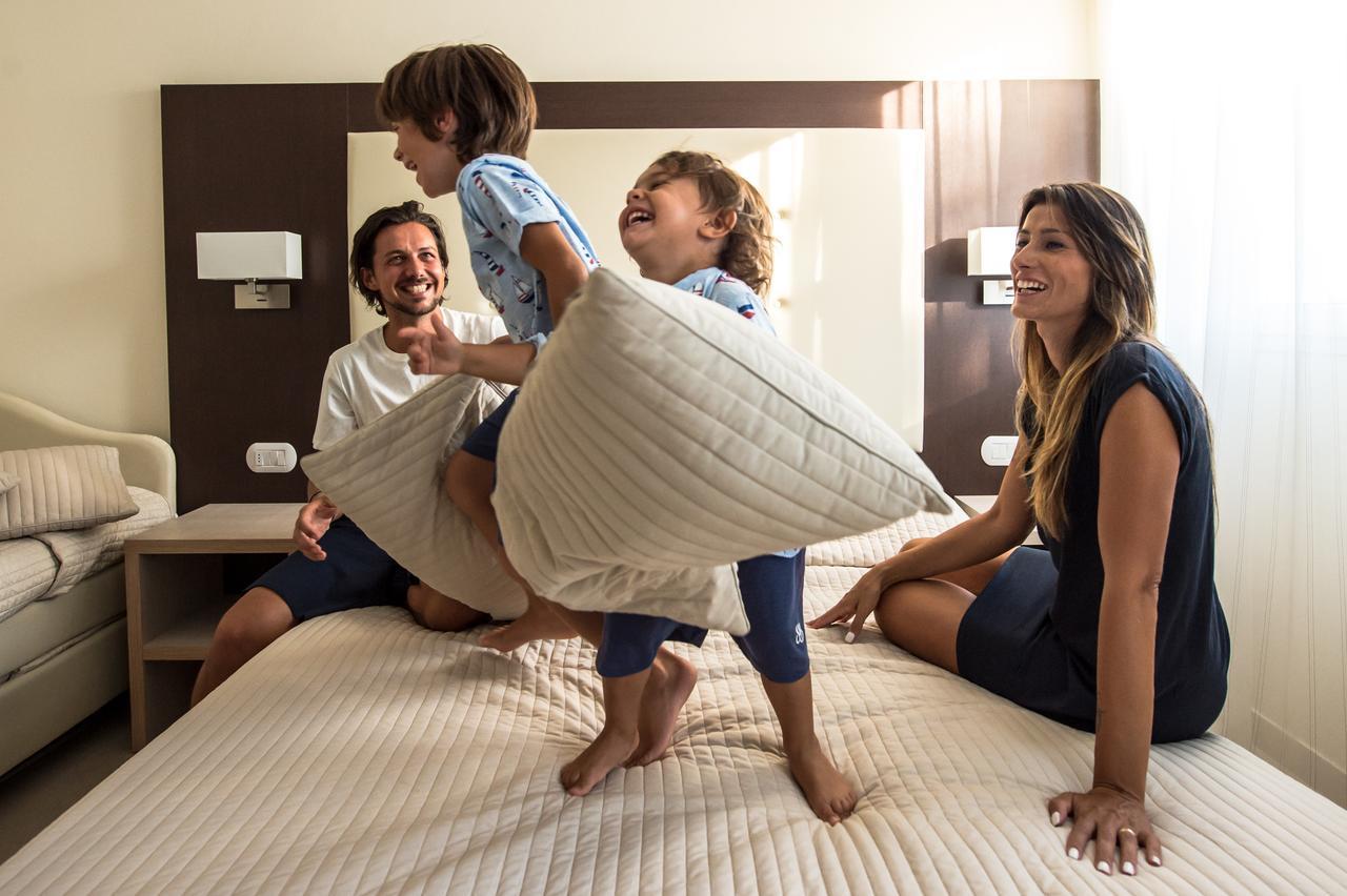 Hotel Milano Helvetia Riccione Buitenkant foto