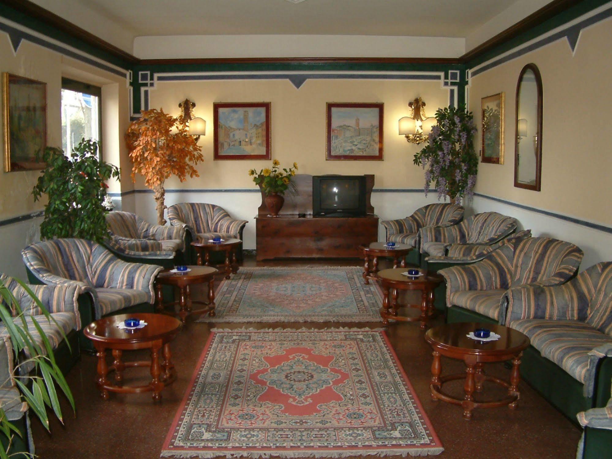 Hotel Milano Helvetia Riccione Buitenkant foto
