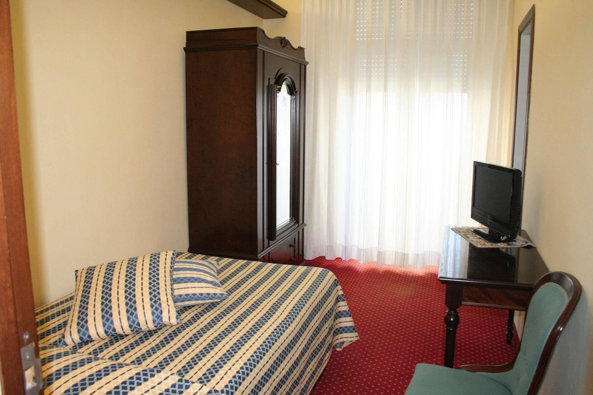Hotel Milano Helvetia Riccione Buitenkant foto