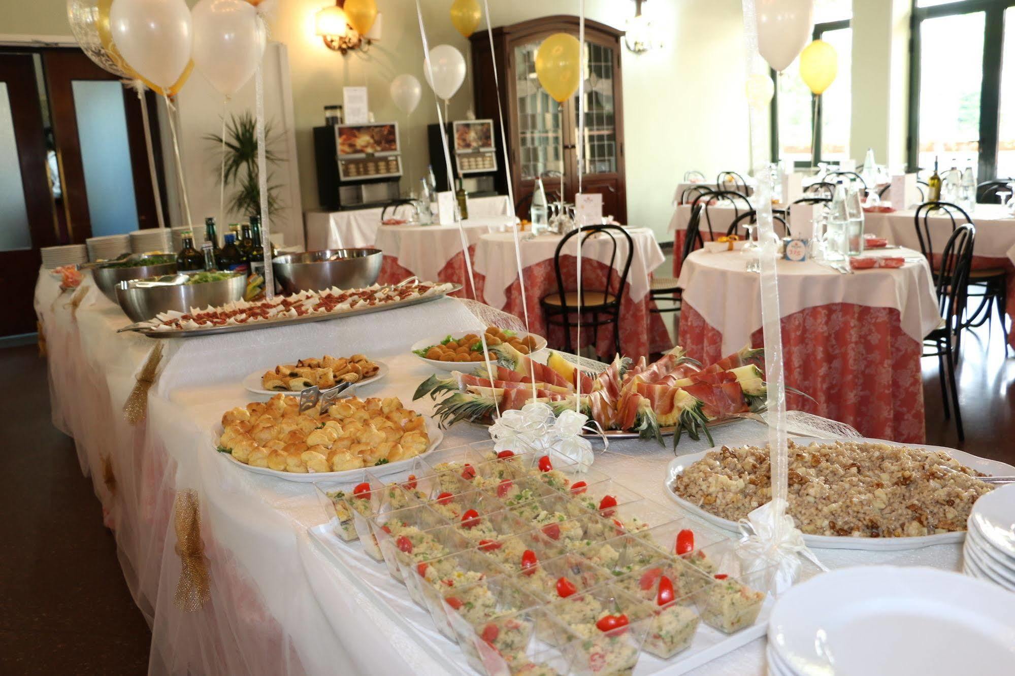 Hotel Milano Helvetia Riccione Buitenkant foto