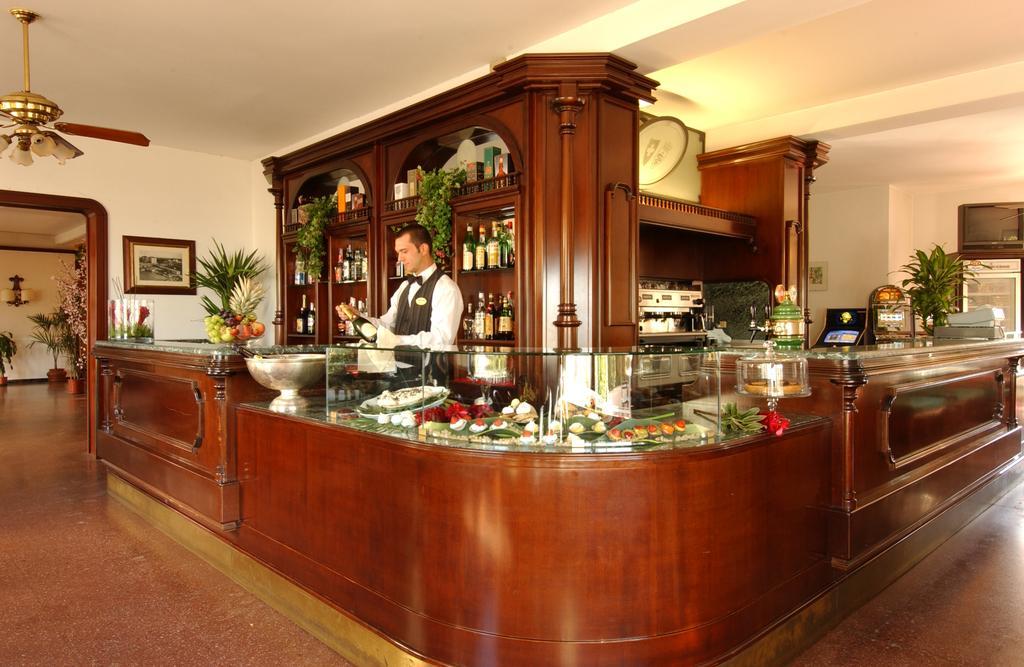 Hotel Milano Helvetia Riccione Buitenkant foto